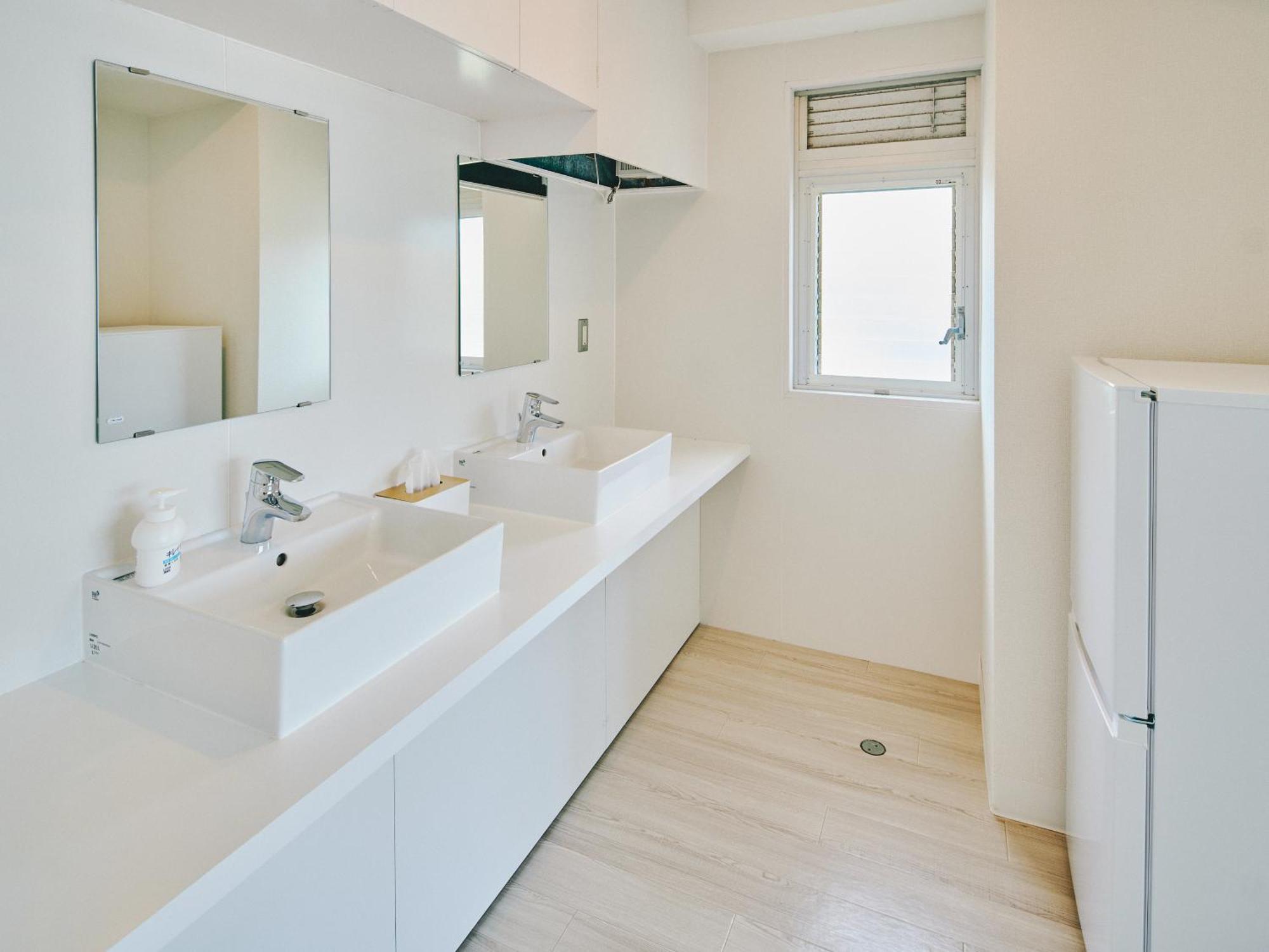 Апартаменты Guest Living Mu Nanki Сирахама Экстерьер фото